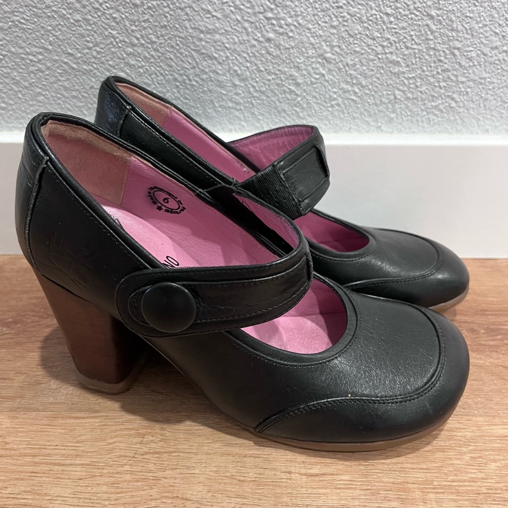 John Fluevog Black Mary Jane Heels with Pink Lining - Picture 10 of 10